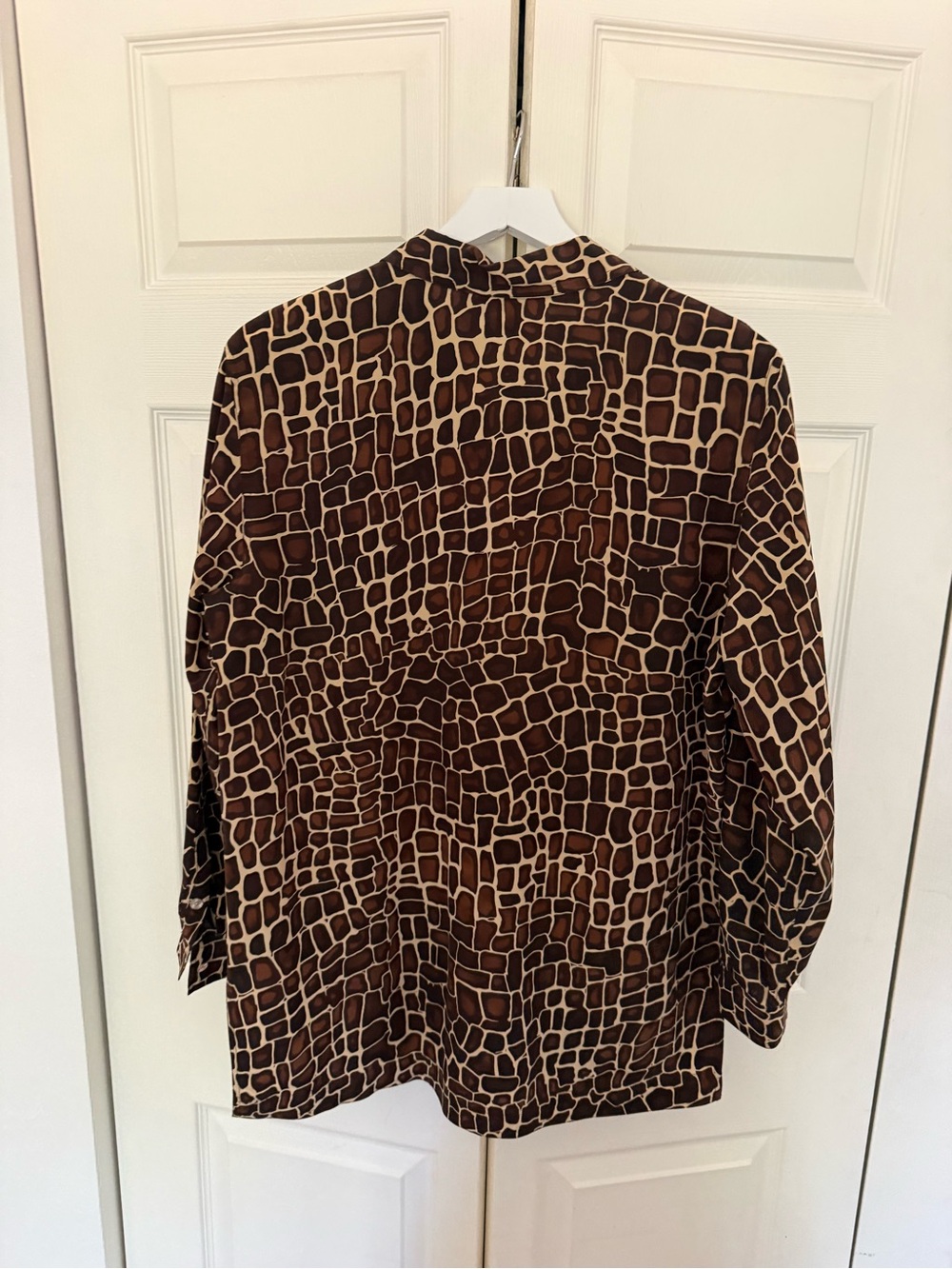 Vintage Saks Fifth Avenue Giraffe Print 100% Silk Blouse Long Sleeve Size Medium - Picture 7 of 7